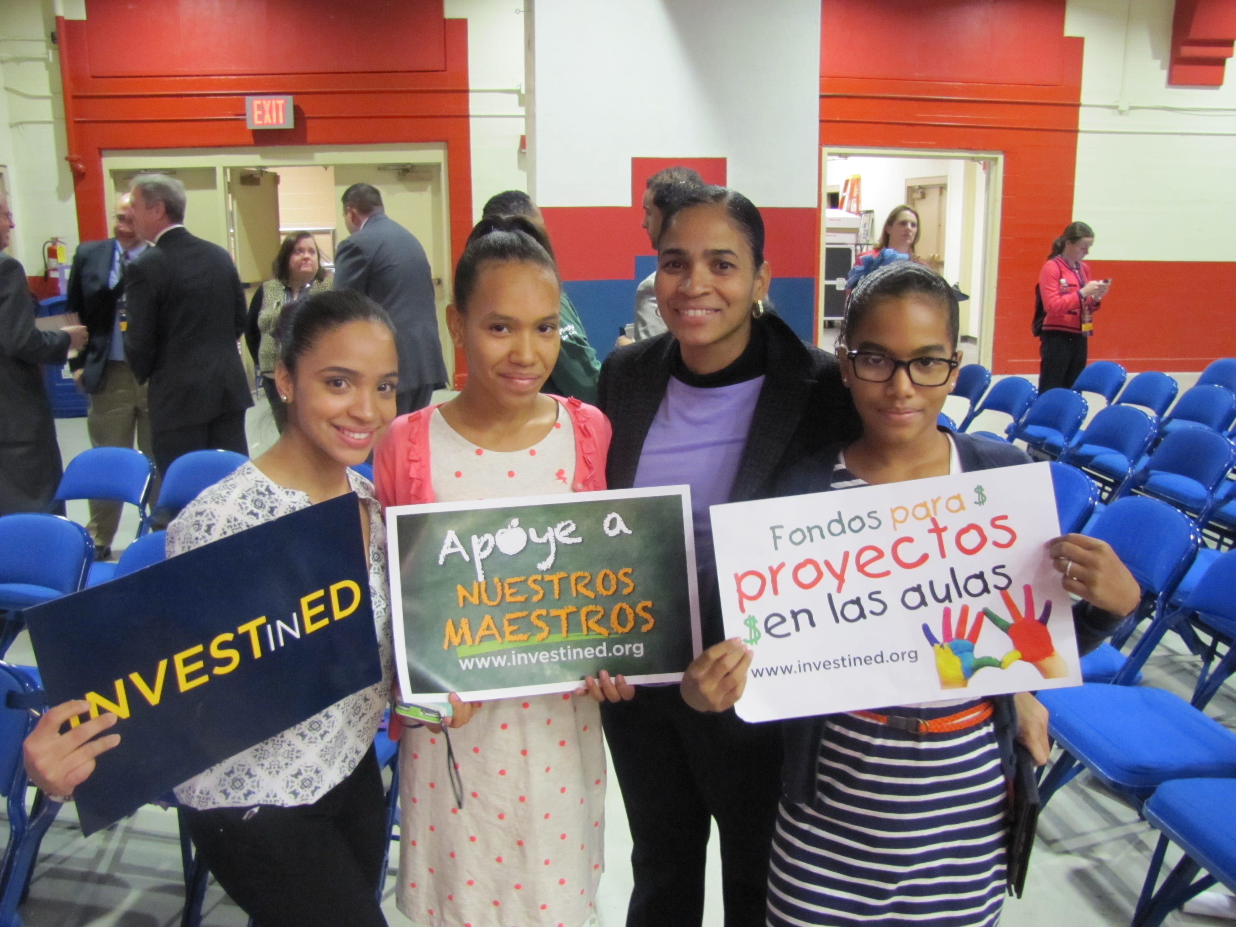 CSF Alum Illeannesis Menendez, who spoke at the rally, with her sisters and mom, Illian.